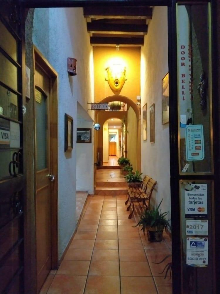 Hotel Casa Galeana Морелия Экстерьер фото